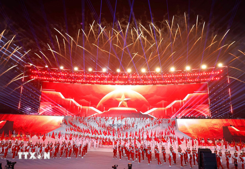 Chương trình nghệ thuật “Hai tay xây dựng một cơ đồ” sẽ tái hiện lại những chặng đường cách mạng của dân tộc. (Ảnh minh họa: TTXVN)