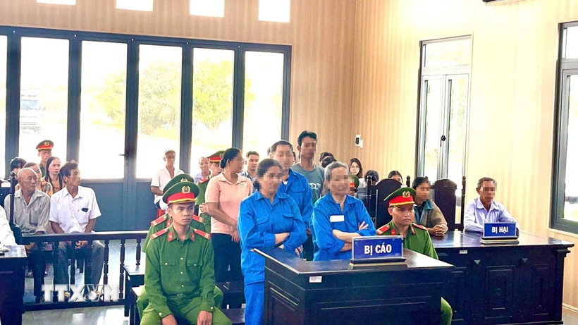 Các bị cáo tại buổi xét xử. (Ảnh: TTXVN phát)