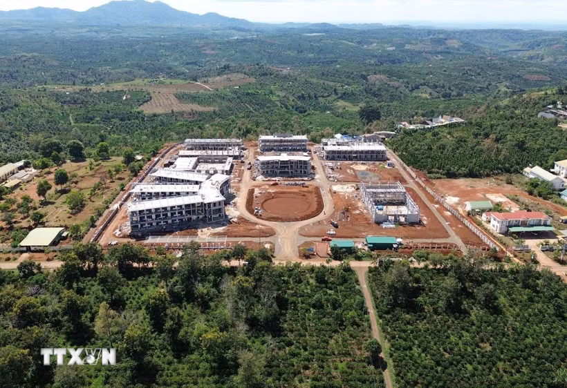 Công trường xây dựng trường Phổ thông nội trú liên cấp Tiểu học và Trung học cơ sở Thuận An (Lâm Đồng). (Ảnh: Nguyễn Huy Thành/TTXVN)