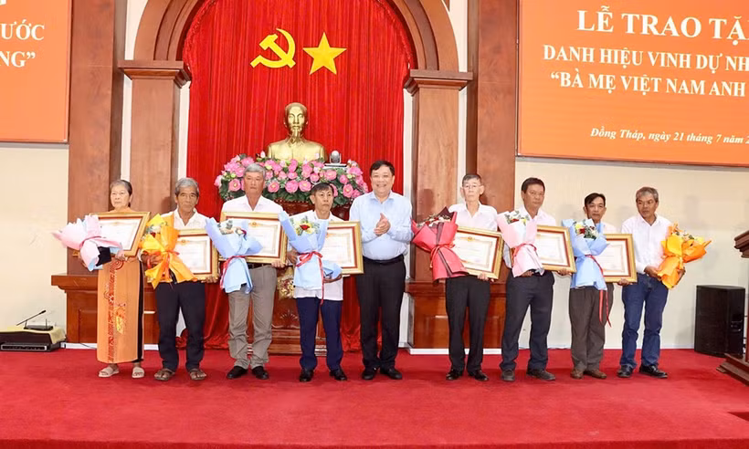 Phong tặng danh hiệu vinh dự Nhà nước Bà mẹ Việt Nam Anh hùng cho mẹ Phạm Thị Kiên Phong tặng danh hiệu vinh dự Nhà nước Bà mẹ Việt Nam Anh hùng cho mẹ Phạm Thị Kiên