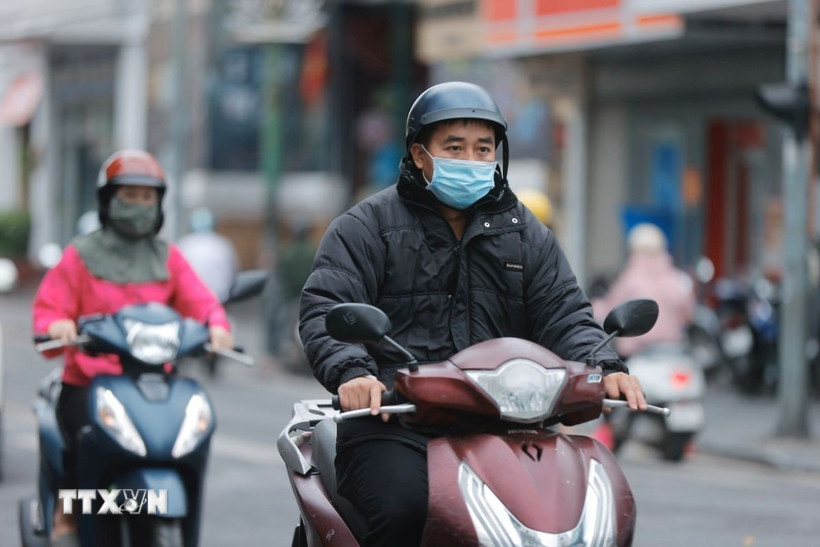 Hà Nội nhiều mây, có mưa nhỏ, mưa phùn và sương mù rải rác; gió nhẹ, trời rét. (Ảnh: Minh Quyết/TTXVN)