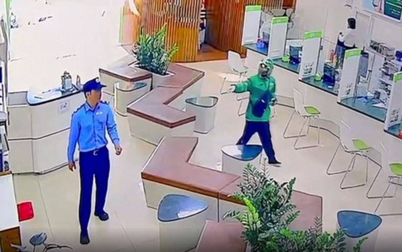 Hình ảnh vụ cướp ngân hàng ở Gia Lai.