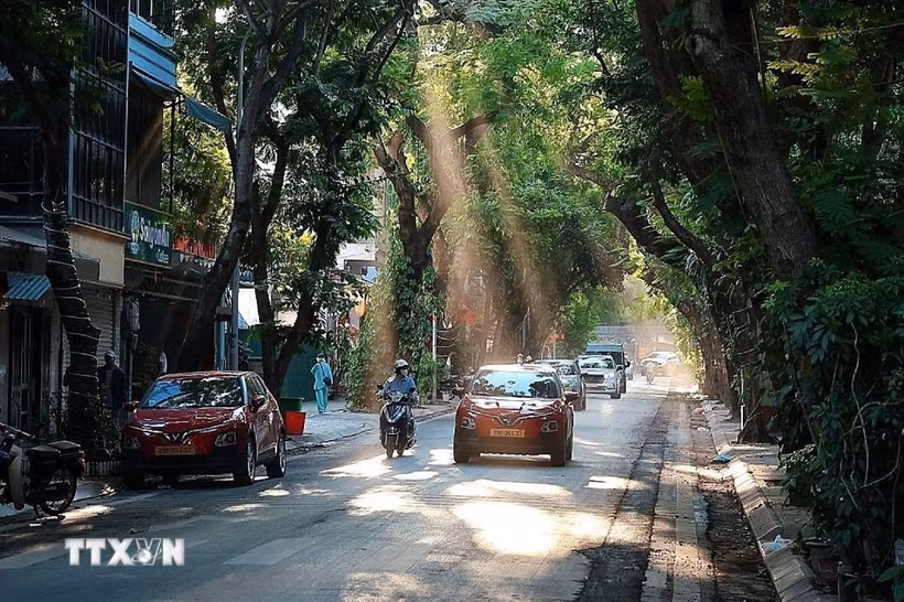 Hà Nội ngày nắng với nền nhiệt từ 26-35 độ C trong dịp thi vào lớp 10. (Ảnh: Phạm Tuấn Anh/TTXVN)