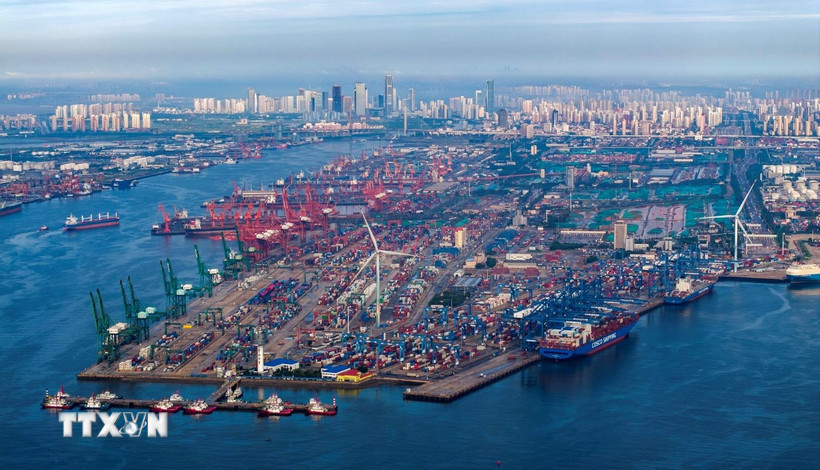 Xuất khẩu của Trung Quốc trong 11 tháng năm 2025 đã tăng 5,4% so với cùng kỳ năm trước đó lên 3,41 nghìn tỷ USD. (Ảnh: THX/TTXVN)