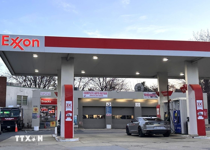 Một trạm bán lẻ xăng dầu của Tập đoàn dầu khí đa quốc gia ExxonMobil (Mỹ) tại bang Maryland. (Ảnh: Ngọc Quang/TTXVN)