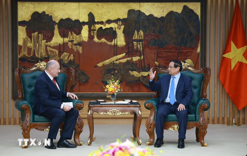 Thủ tướng Phạm Minh Chính tiếp Bộ trưởng Bộ Tình trạng khẩn cấp Liên bang Nga Aleksandr Kurenkov. (Ảnh: Dương Giang/TTXVN)