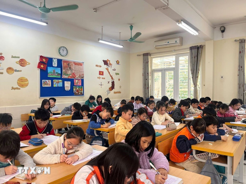 Học sinh Trường Tiểu học Nghĩa Tân (phường Nghĩa Đô, Hà Nội). (Ảnh: Nguyễn Cúc/TTXVN)