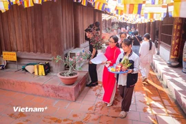 Sỹ tử Hà Nội lên chùa Đậu 'xin vía' trước kỳ thi vào lớp 10 công lập năm 2025