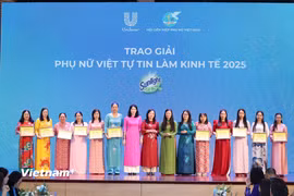 Các gương mặt tiêu biểu đoạt giải "Phụ nữ Việt tự tin làm kinh tế." (Ảnh: PV/Vietnam+)