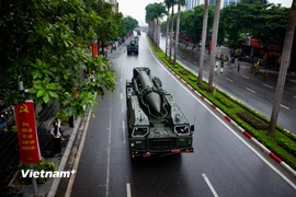 Dàn khí tài 'khủng' trên đường tập kết về khu vực diễu binh, diễu hành