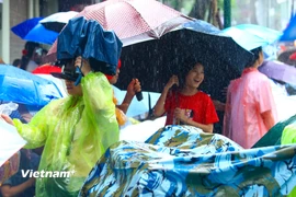 Trực tiếp "biển người" trên phố đón chờ Lễ diễu binh, diễu hành A80