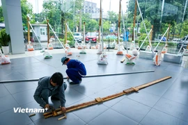 Người dân Thủ đô chằng, chống nhà cửa, tài sản sẵn sàng 'đón bão' số 3 