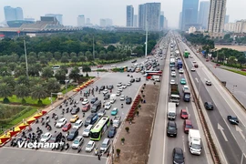 Giao thông Hà Nội 'dễ thở' bất ngờ trong ngày làm việc đầu tiên sau kỳ nghỉ Lễ