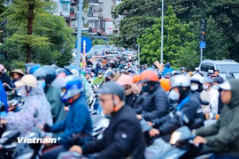 Cầu Chương Dương 'gồng gánh' lượng lớn phương tiện khi cấm đường cầu Long Biên