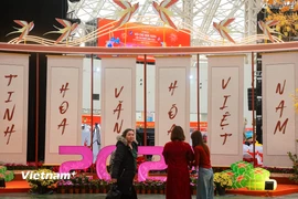 Hội chợ Mùa Xuân lần thứ nhất năm 2026 không chỉ đơn thuần là nơi mua sắm, mà đã chuyển mình thành một không gian văn hóa-giải trí sống động. (Ảnh: PV/Vietnam+)