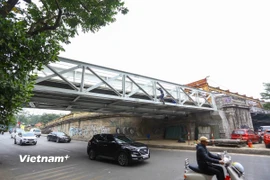 Cầu Long Biên đã hoàn thành công tác sửa chữa nên xe máy được lưu thông 2 chiều từ ngày 1/1/2026. (Ảnh: Hoài Nam/Vietnam+)