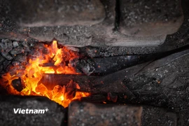 Người Mông đỏ lửa lò rèn, giữ nét nghề truyền thống của dân tộc 