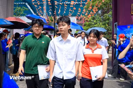 Sỹ tử Thủ đô hoàn thành bài thi môn Toán khép lại kỳ thi vào lớp 10