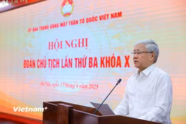 Ông Đỗ Văn Chiến, Ủy viên Bộ Chính trị, Bí thư Trung ương Đảng, Bí thư Đảng ủy Mặt trận Tổ Quốc, các đoàn thể Trung ương, Chủ tịch Ủy ban Trung ương Mặt trận Tổ Quốc Việt Nam phát biểu kết luận Hội nghị. (Ảnh: Hoài Nam/Vietnam+)
