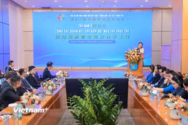 Tọa đàm với chủ đề "Công tác đoàn kết tập hợp đội ngũ tri thức trẻ" giữa trí thức trẻ, thanh niên Việt Nam và đại biểu thanh niên Trung Quốc tại Đại học Kinh tế Quốc dân. (Ảnh: Hoài Nam/Vietnam+)