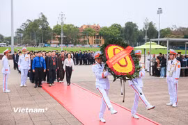 Đoàn Đại biểu thanh niên Trung Quốc viếng Lăng Chủ tịch Hồ Chí Minh 
