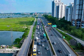 Người dân trở lại Thủ đô sớm sau kỳ nghỉ lễ 30/4, cửa ngõ phía Nam đông đúc