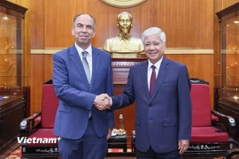 Ông Đỗ Văn Chiến, Ủy viên Bộ Chính trị, Bí thư Trung ương Đảng, Chủ tịch Ủy ban Trung ương Mặt trận Tổ quốc Việt Nam trao đổi với Đại sứ Cuba tại Việt Nam Rogelio Polanco Fuentes. (Ảnh: PV/Vietnam+)