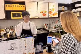 Thanh toán QR xuyên biên giới mở rộng kết nối, thúc đẩy kinh tế số. (Ảnh: Vietnam+)