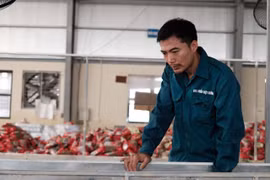 Anh Nguyễn Văn Ba, Giám đốc Hợp tác xã Việt Cường vẫn còn bần thần về những gì đang xảy ra. (Ảnh: Vietnam+)