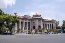 Ngành Ngân hàng triển khai phong trào thi đua chuyển đổi số, chuyển đổi xanh. (Ảnh: Vietnam+)