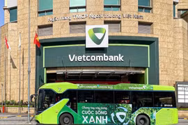 Vietcombank Green Bus khởi hành chạy thử từ ngày 02/6/2025 tại Trụ sở chính Vietcombank - 198 Trần Quang Khải, Hoàn Kiếm, Hà Nội. (Ảnh: Vietnam+)