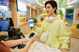 Khách hàng sử dụng phương thức thanh toán Google Pay trên Cake. (Ảnh: Vietnam+)
