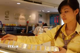 Giá vàng giảm 600.000 đồng mở cửa phiên giao dịch đầu tuần. (Ảnh: Vietnam+)