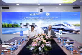 TÜV SÜD sẽ đồng hành cùng Hòa Phát trong việc tư vấn kỹ thuật, đánh giá hệ thống sản xuất, giám sát thử nghiệm và thực hiện chứng nhận sự phù hợp đối với các sản phẩm thép ray. (Ảnh: Vietnam+)