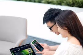 Vietcombank phát hành chứng chỉ tiền gửi trực tuyến, lãi suất hấp dẫn. (Ảnh: Vietnam+)