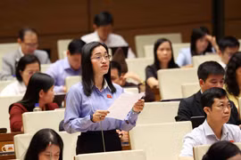 Đại biểu Quốc hội tỉnh Lâm Đồng Cil Bri phát biểu. (Ảnh: Văn Điệp/TTXVN)