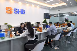 Giao dịch tại SHB. (Ảnh: Vietnam+) 