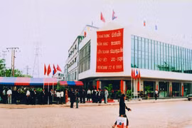 Trụ sở Ngân hàng Liên doanh Lào-Việt tại thủ đô Viêng Chăn năm 1999. (Ảnh: BIDV)