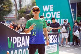 Anh Trọng tại giải VPBank VnExpress Marathon Ho Chi Minh City Midnight năm 2024. (Ảnh: Vietnam+)