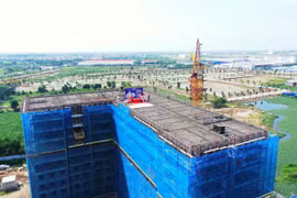Tập đoàn Hòa Phát tổ chức lễ cất nóc 800 căn hộ nhà ở xã hội Khu công nghiệp Yên Mỹ II