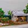 Sản phẩm bánh Trung Thu tiệm tạp hoá do chính Thuỳ Dương nhào nặn và tạo hình. (Ảnh: Bảo Ngọc/Vietnam+)
