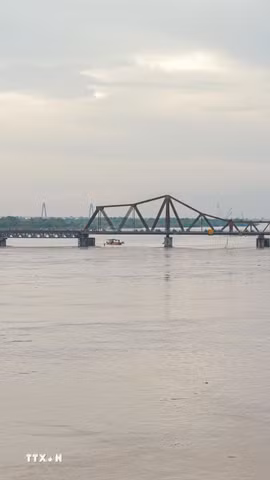 Việc nghiên cứu quy hoạch khu vực bãi sông vì vậy không thể được tiếp cận như một dự án phát triển đô thị thông thường. (Ảnh: Phan Phương/TTXVN)