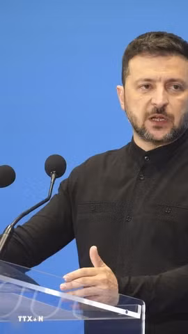 Tổng thống Ukraine Volodymyr Zelensky phát biểu trong một cuộc họp báo. (Ảnh: Kyodo/TTXVN)