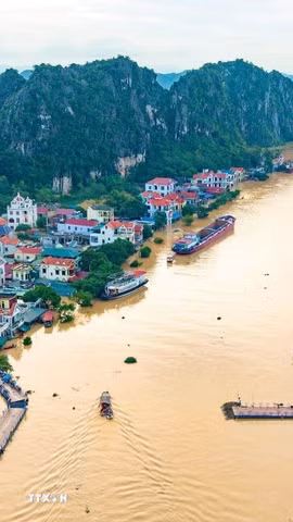 Mưa lũ từng gây ngập tại xã Gia Viễn, tỉnh Ninh Bình. (Ảnh: Thùy Dung/TTXVN)