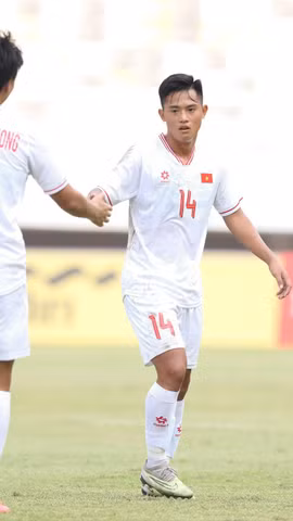 Quang Dũng (số 14) sẽ thay thế Công Phương tham dự ASIAD 2026. (Nguồn: VFF)