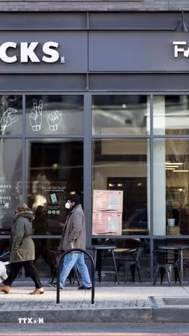 Một cửa hàng Starbucks tại Washington, D.C., Mỹ. (Ảnh: THX/TTXVN)