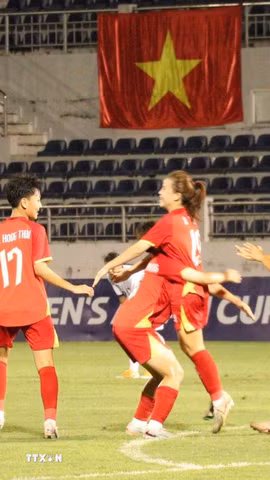 Niềm vui của các cầu thủ nữ U17 Việt Nam. (Ảnh: Huỳnh Sơn/TTXVN)