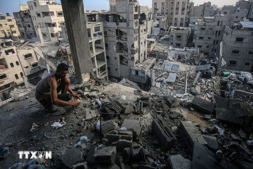 Cảnh đổ nát sau vụ không kích của Israel xuống khu vực phía Tây thành phố Gaza, ngày 4/7/2025. (Ảnh: THX/TTXVN)