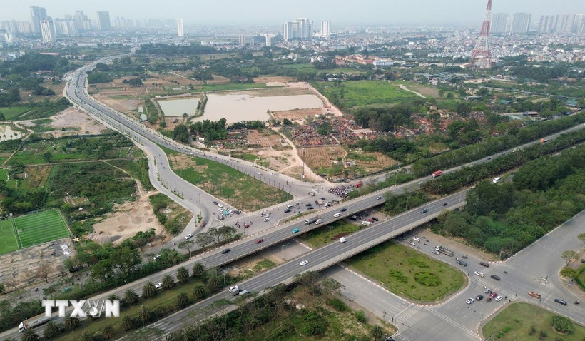 Đoạn đường Lê Quang Đạo kéo dài có điểm đầu giao với Đại lộ Thăng Long. (Ảnh: Quốc Khánh/TTXVN)