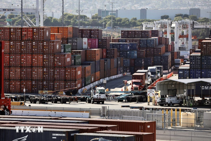 Quang cảnh cảng hàng hóa Los Angeles, California, Mỹ. (Ảnh: THX/TTXVN)